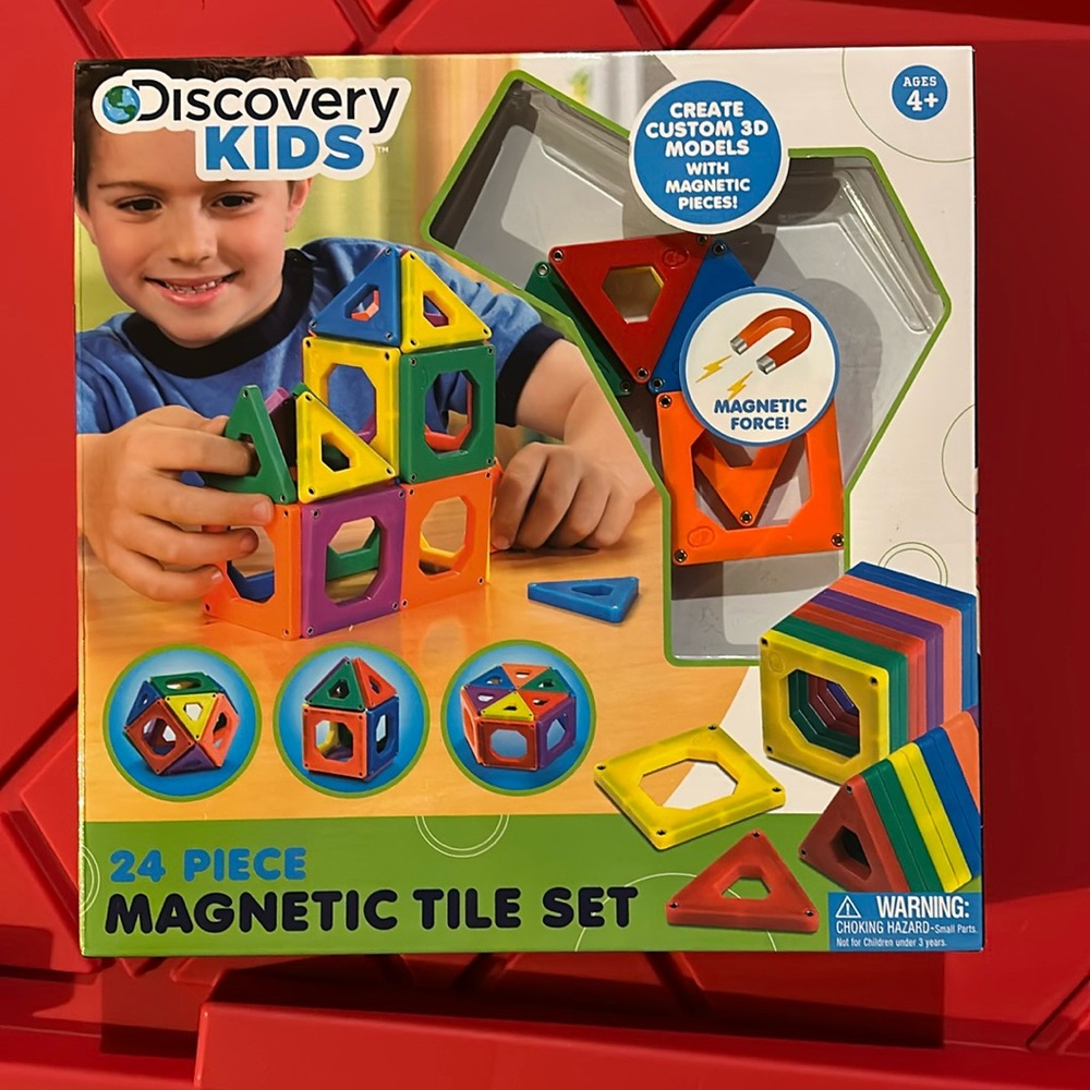 Discovery kids magnetic tile set